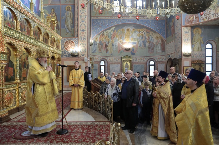 Архиерейское богослужение в Троицком храме Реутова 